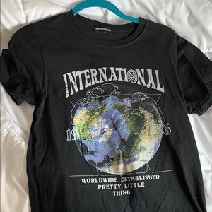 Black Pretty Little Thing oversized t shirt.